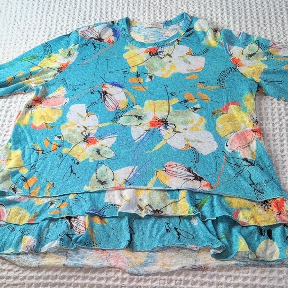 Jess & Jane Floral Ruffle Hem Top - Picture 1 of 11
